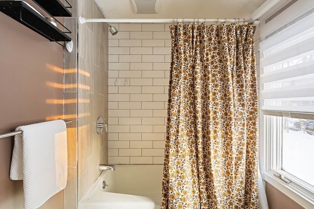 12 Campmeeting Rd, Topsfield, MA 01983