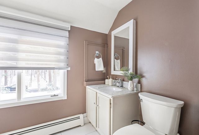 12 Campmeeting Rd, Topsfield, MA 01983