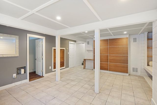 12 Campmeeting Rd, Topsfield, MA 01983