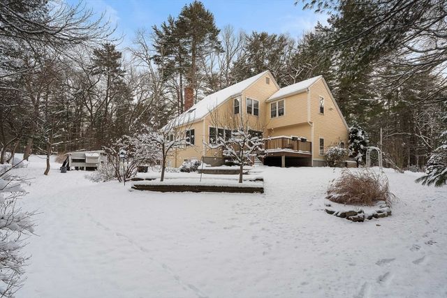 12 Campmeeting Rd, Topsfield, MA 01983