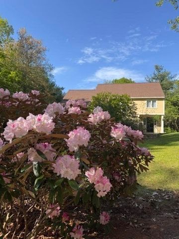 12 Campmeeting Rd, Topsfield, MA 01983