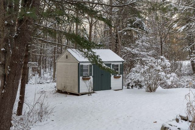 12 Campmeeting Rd, Topsfield, MA 01983