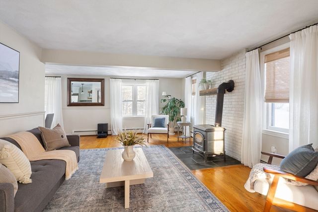 12 Campmeeting Rd, Topsfield, MA 01983