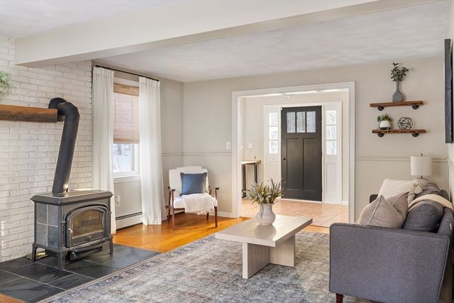 12 Campmeeting Rd, Topsfield, MA 01983