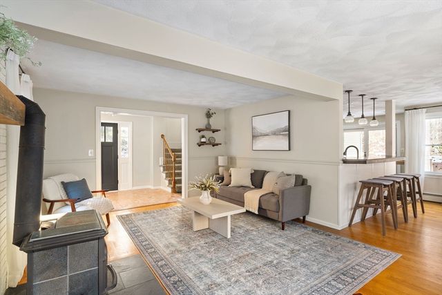 12 Campmeeting Rd, Topsfield, MA 01983