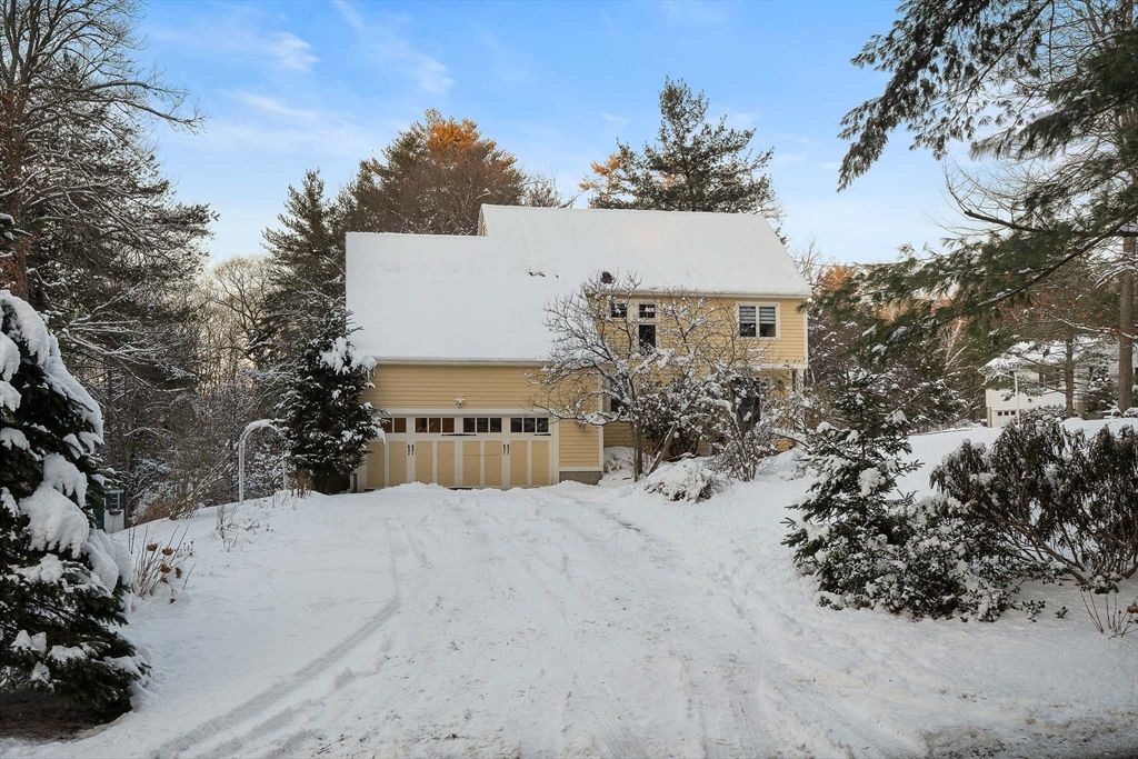 12 Campmeeting Rd, Topsfield, MA 01983