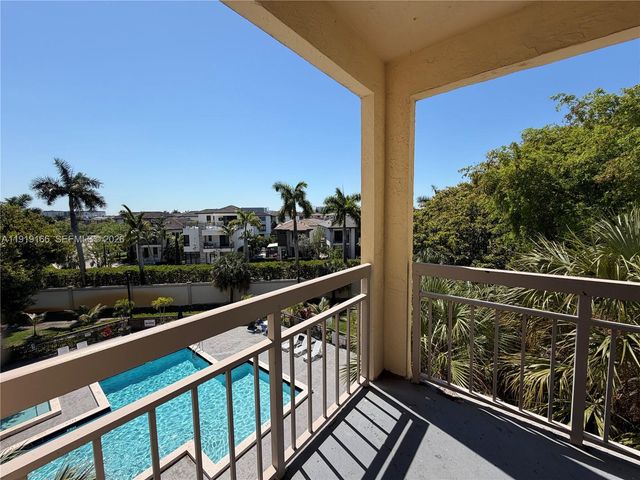 8290 Lake Drive 427, Doral, FL 33166