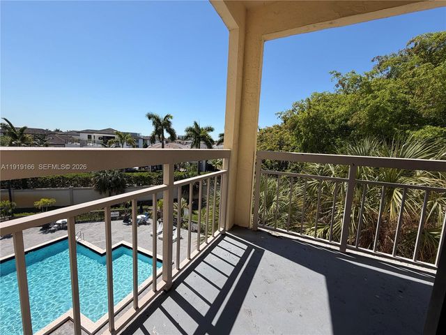 8290 Lake Drive 427, Doral, FL 33166