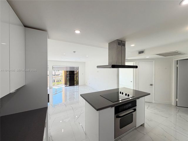 8290 Lake Drive 427, Doral, FL 33166