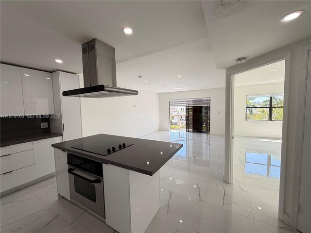 8290 Lake Drive 427, Doral, FL 33166
