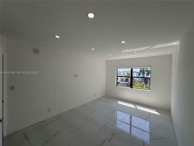 8290 Lake Drive 427, Doral, FL 33166