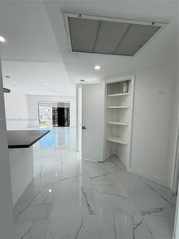 8290 Lake Drive 427, Doral, FL 33166