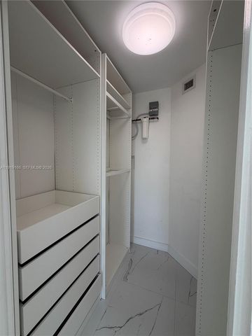 8290 Lake Drive 427, Doral, FL 33166