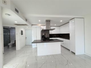 8290 Lake Drive 427, Doral, FL 33166