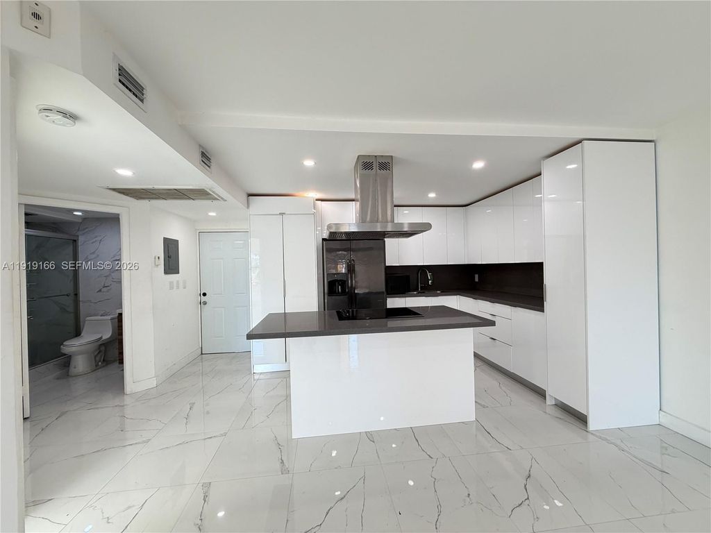 8290 Lake Drive 427, Doral, FL 33166