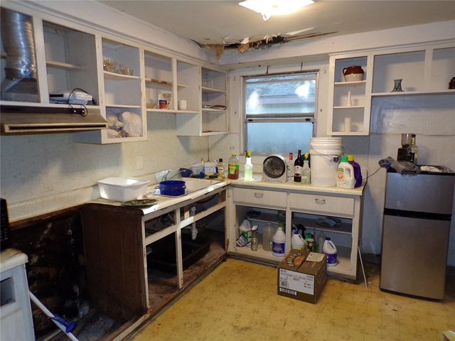 1938 VIRGINIA AVENUE, Tarpon Springs, FL 34689