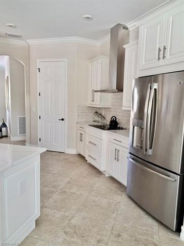 9569 Siracusa CT, Naples, FL 34113