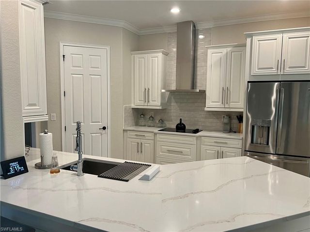 9569 Siracusa CT, Naples, FL 34113
