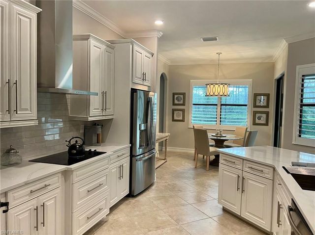 9569 Siracusa CT, Naples, FL 34113