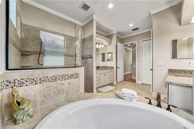 9569 Siracusa CT, Naples, FL 34113
