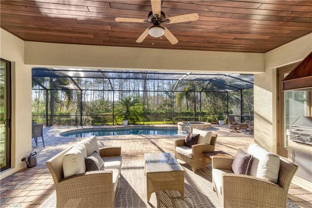 9569 Siracusa CT, Naples, FL 34113