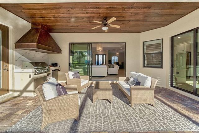 9569 Siracusa CT, Naples, FL 34113