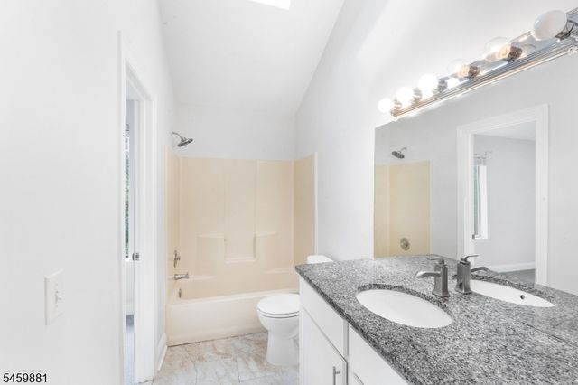 103 Orchard Meadows Dr, Union Twp., NJ 07083