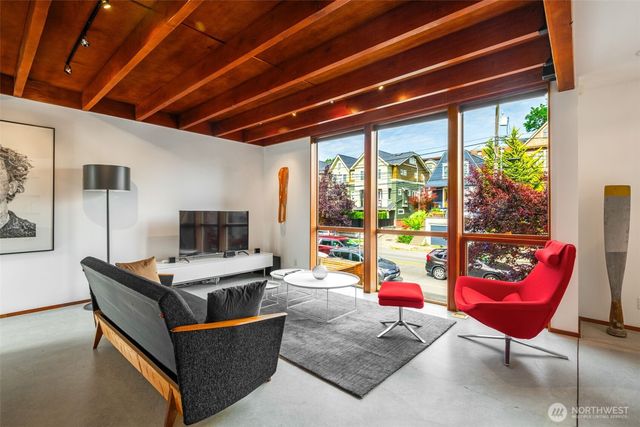 209 12th Ave E, Seattle, WA 98102
