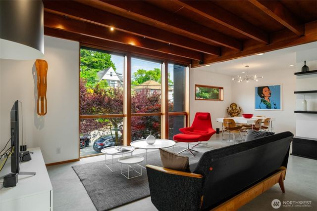 209 12th Ave E, Seattle, WA 98102