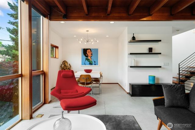 209 12th Ave E, Seattle, WA 98102