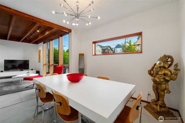 209 12th Ave E, Seattle, WA 98102