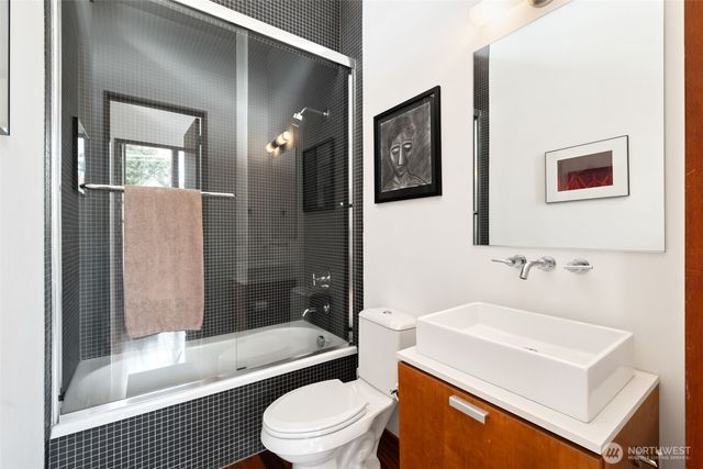 209 12th Ave E, Seattle, WA 98102