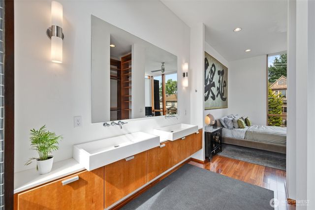 209 12th Ave E, Seattle, WA 98102