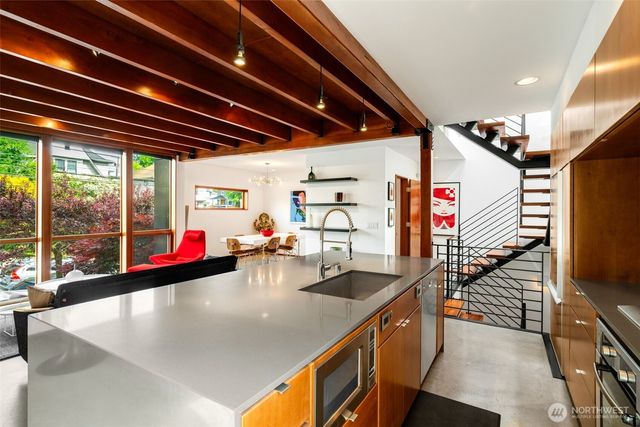 209 12th Ave E, Seattle, WA 98102