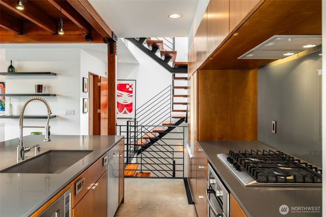 209 12th Ave E, Seattle, WA 98102