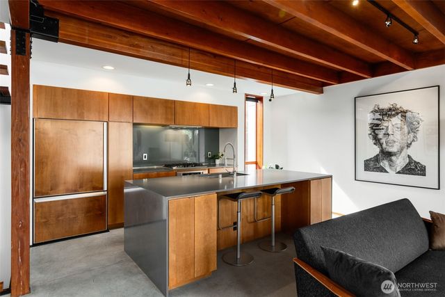 209 12th Ave E, Seattle, WA 98102