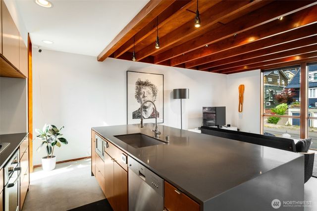 209 12th Ave E, Seattle, WA 98102