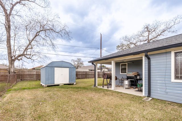 9101 NE Homewood Lane NE, Houston, TX 77078