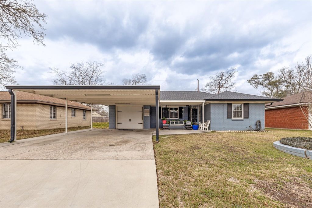 9101 NE Homewood Lane NE, Houston, TX 77078