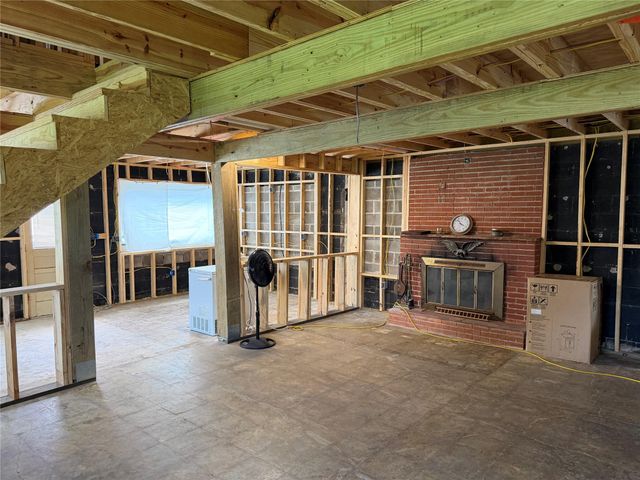 94 Trout Street, Palacios, TX 77465