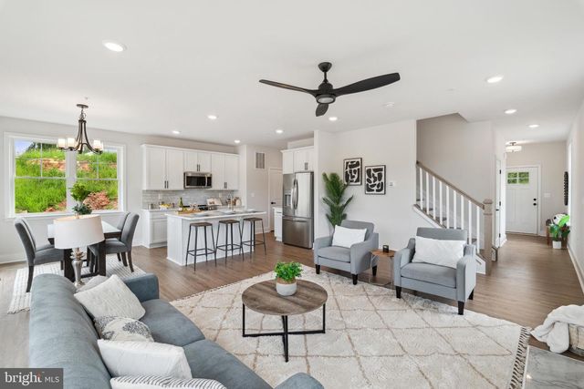 7715 WOODLAWN AVE, Pasadena, MD 21122