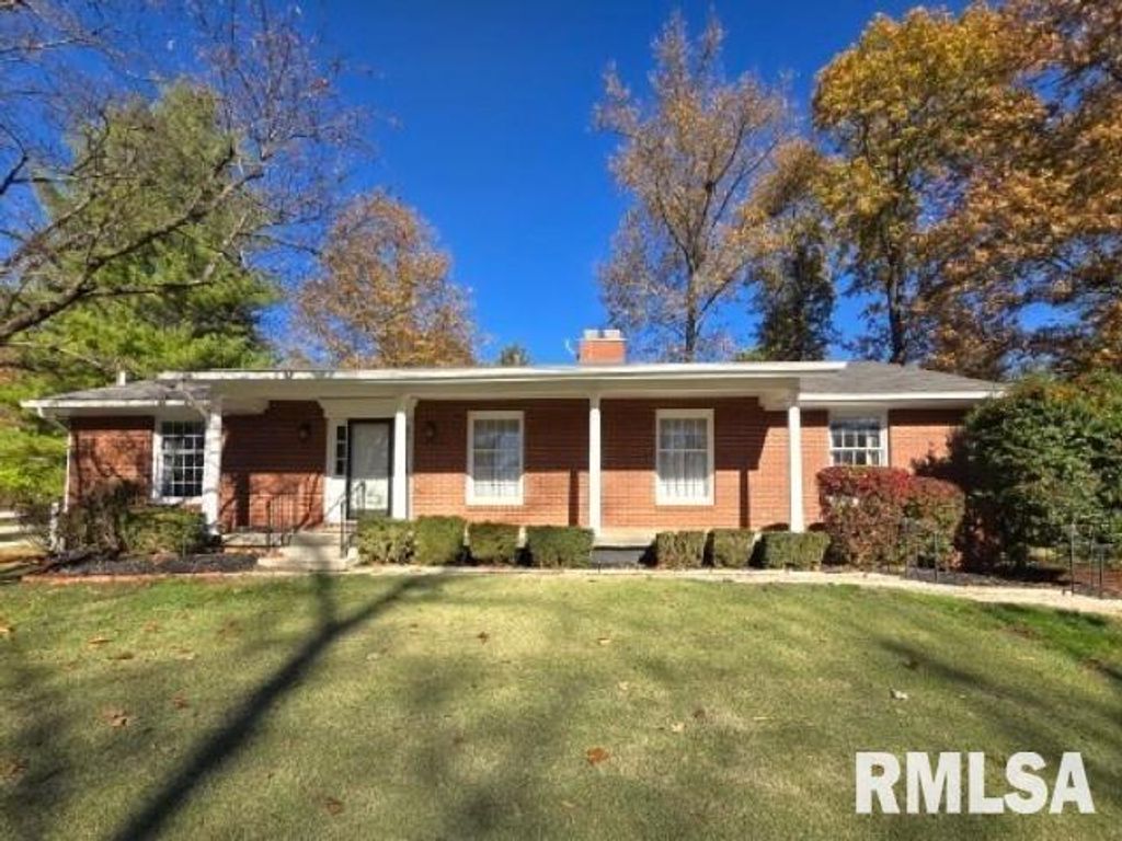 Image 1 of property listing at 2500 Pace Avenue, Mt Vernon, IL 62864