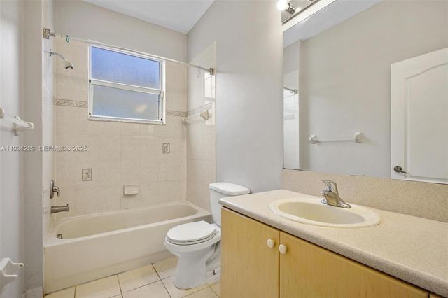 2242 NE 41st Ave, Homestead, FL 33033