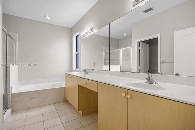 2242 NE 41st Ave, Homestead, FL 33033