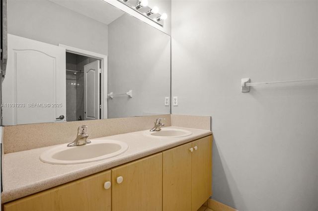 2242 NE 41st Ave, Homestead, FL 33033