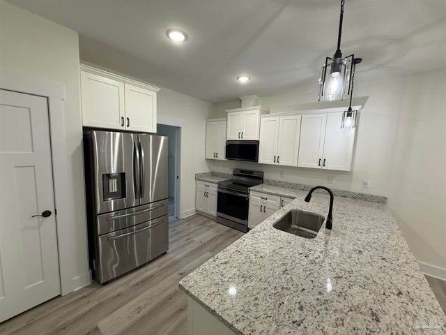 8636 Messick St A, Pensacola, FL 32534