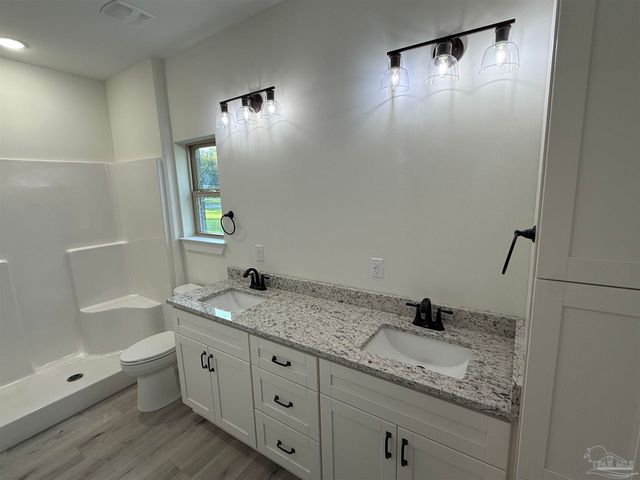 8636 Messick St A, Pensacola, FL 32534