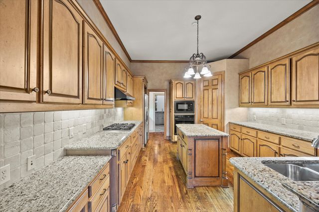 5 Tennis Village Drive, Heath, TX 75032