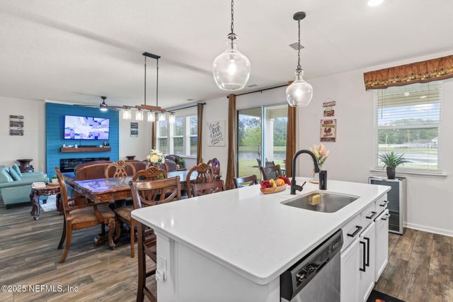 12897 LOGANS WALK Lane, Jacksonville, FL 32218