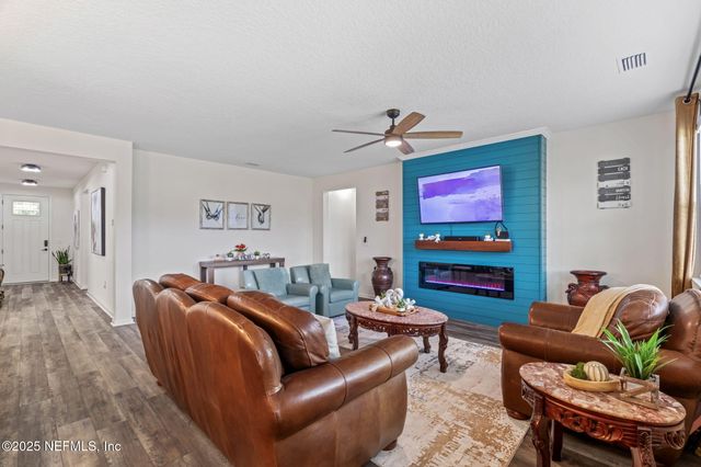 12897 LOGANS WALK Lane, Jacksonville, FL 32218